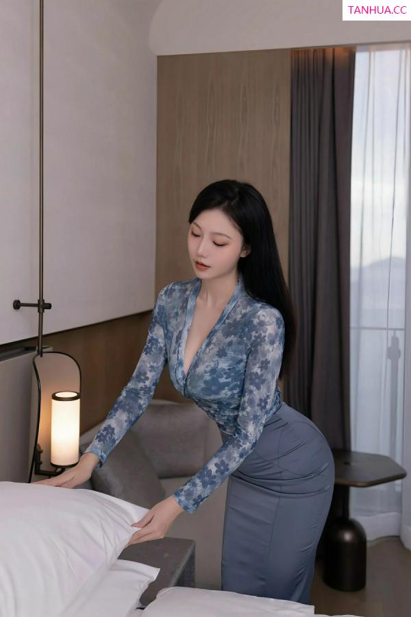 安然Maleah  [XiuRen]高清写真图 2025.08.26 No.10693 安然anran 灰色长裙第19张图片